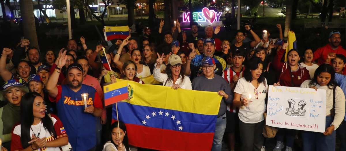 Ciudadanos venezolanos protestan contra Maduro