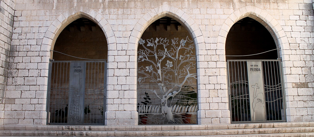 Pórtico de la iglesia de Sant Pere de Figueres