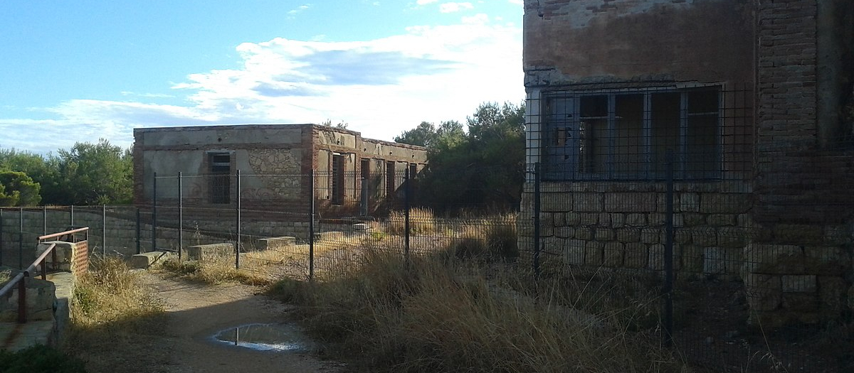 Edificios del que fue el preventorio de la Sabinosa, hoy abandonados