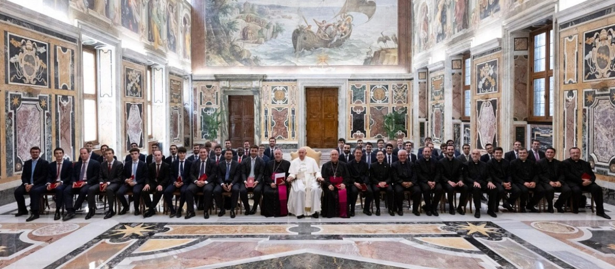 El Papa Francisco con los seminaristas de Getafe en la audiencia privada de esta mañana