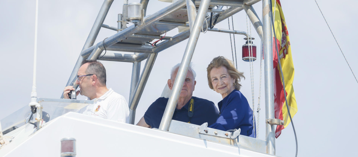 Doña Sofía ha seguido la última jornada de la Copa del Rey Mapfre desde un barco de la Armada