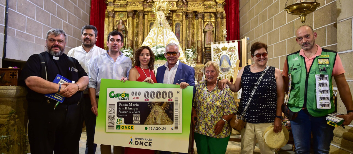 El cupón se presentó ayer en la ermita de Nuestra Señora de la Blanca de Pasarón de la Vera.