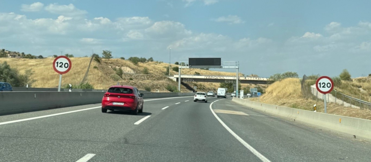 Doble señal de 120 kilómetros a la hora en la autopista A-1 a su paso por Madrid