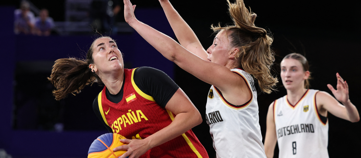 Vega Gimeno en la final contra Alemania de baloncesto 3x3 femenino