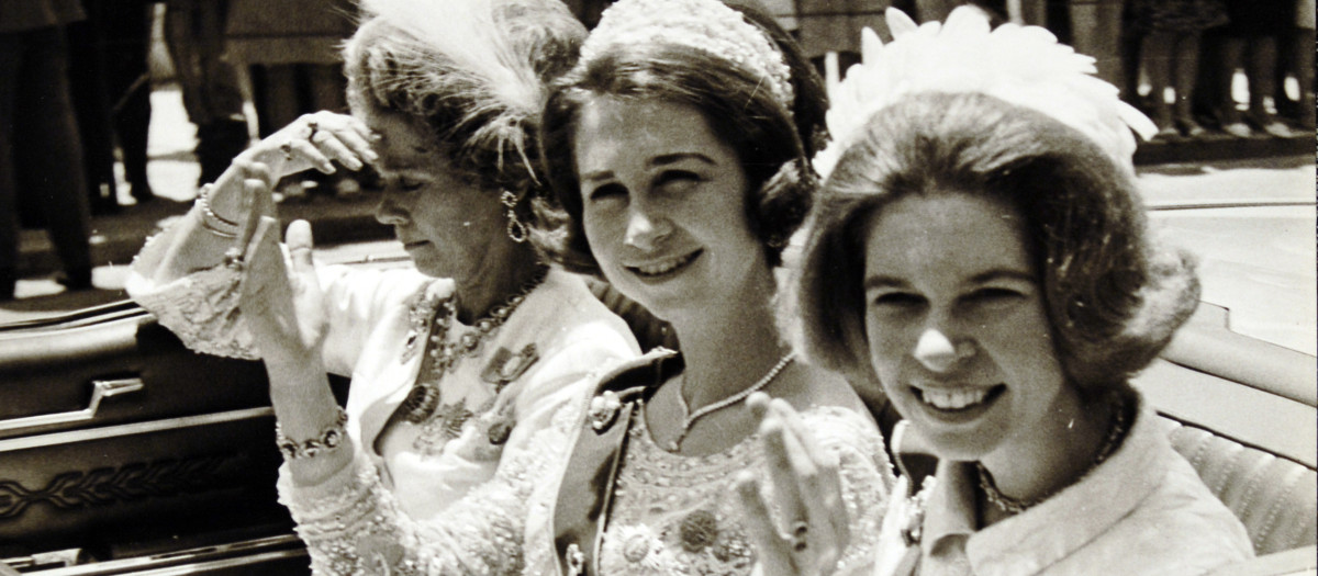 REINA SOFIA DE ESPAÑA CON SU MADRE FEDERICA Y SU HERMANA IRENE DE GRECIA DECADA 1960 *** Local Caption *** REINA SOFIA DE ESPAÑA CON SU MADRE FEDERICA Y SU HERMANA IRENE DE GRECIA DECADA 1960