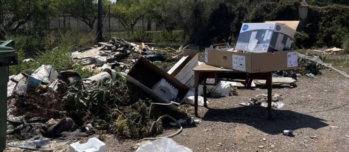 Imagen de basura en uno de los vertederos descontrolados en Castellón