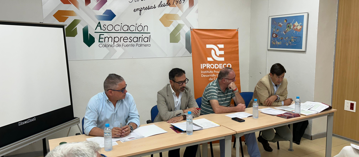 El presidente del organismo provincial y delegado de Desarrollo Económico, Promoción y Empleo, Félíx Romero, ha informado de las ayudas al tejido empresarial de la Vega del Guadalquivir