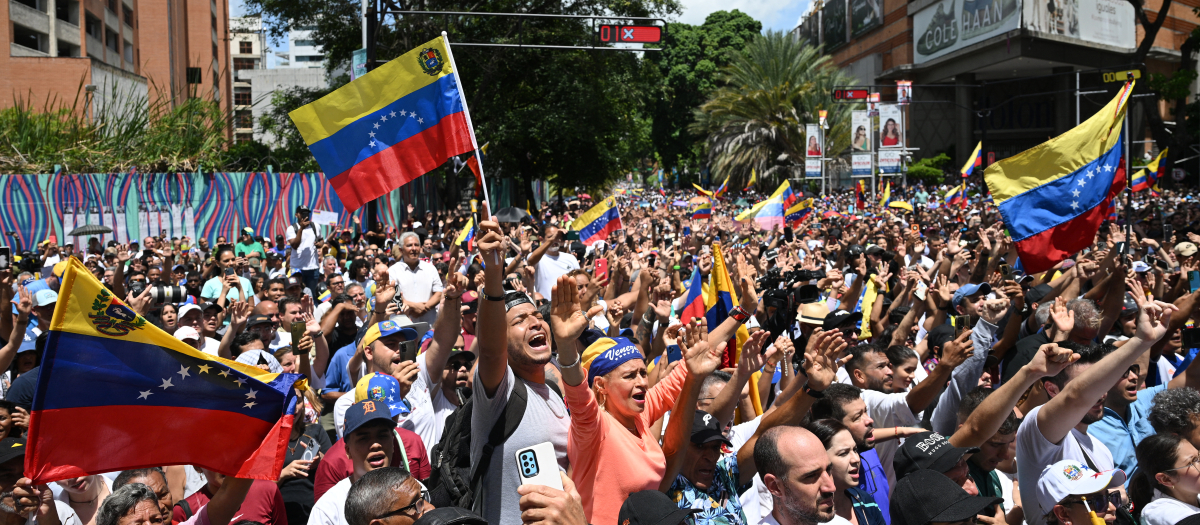 Los opositores contra Maduro demuestran su fuerza (pacífica) en las calles de Caracas