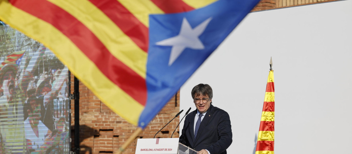 Tras casi siete años huido en el extranjero, y pese a la orden de detención nacional contra él, Puigdemont ha decidido regresar a Cataluña