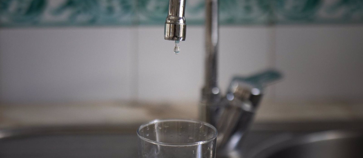 Los ayuntamientos de Montilla y Puente Genil toman medidas para recuperar niveles de agua tras averías.
El municipio cordobés de Lucena se ha unido este miércoles a los de Montilla y Puente Genil al decretar medidas extraordinarias para recuperar niveles de agua mediante un bando que ha publicado la Alcaldía, el cual ha sido aprobado a instancia de la empresa Emproacsa, que trabaja en la solución de diversas averías.
POLITICA
María José López - Europa Press