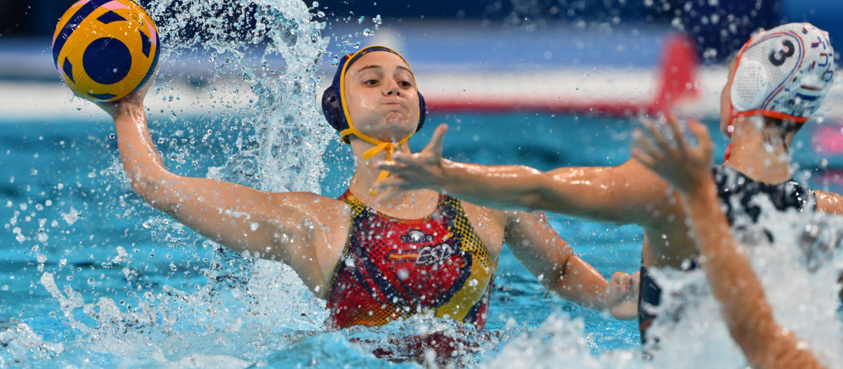 Elena Ruiz Barril tira a puerta en la semifinal frente a Países Bajos