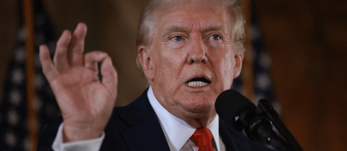 El expresidente Donald Trump en conferencia de prensa en Mar-a-Lago, Florida