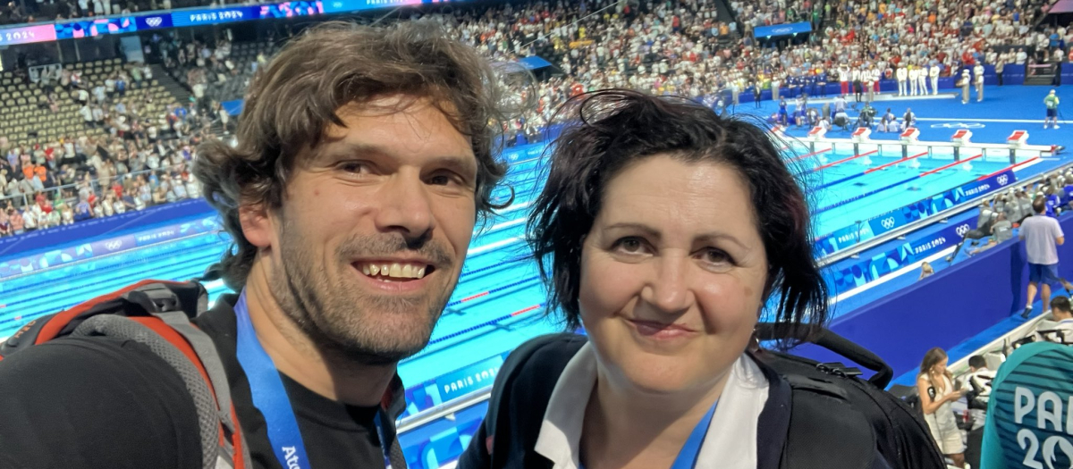 Javier Soriano y Julia Luna, comentaristas de natación de TVE en los Juegos Olímpicos de París 2024