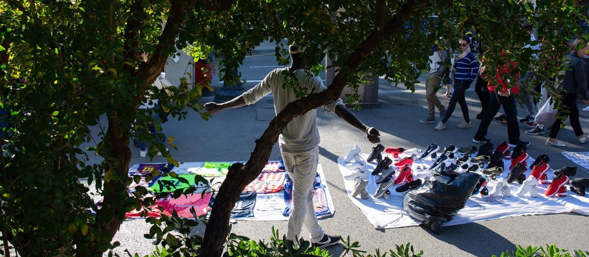 El colectivo lamenta que la venta ambulante sea su única opción para mantener a sus familias