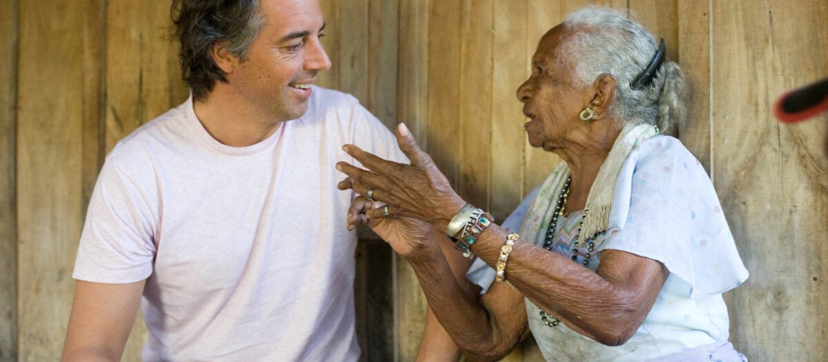 Dan Buettner en una de sus investigaciones en Costa Rica