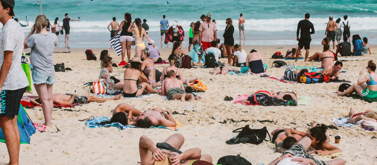 Una playa llena