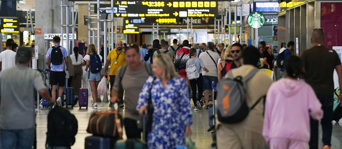 Llegada de turistas al aeropuerto de Málaga