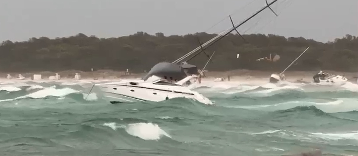 Fotograma de un barco en Formentera