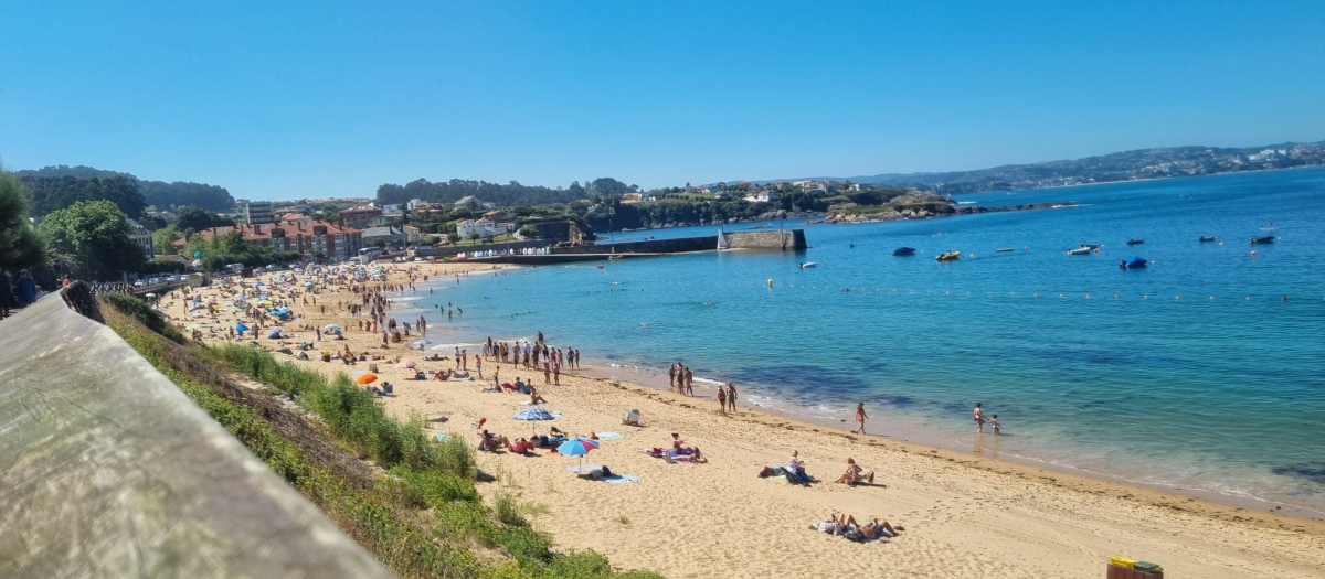 Playa de Mera en Oleiros, La Coruña