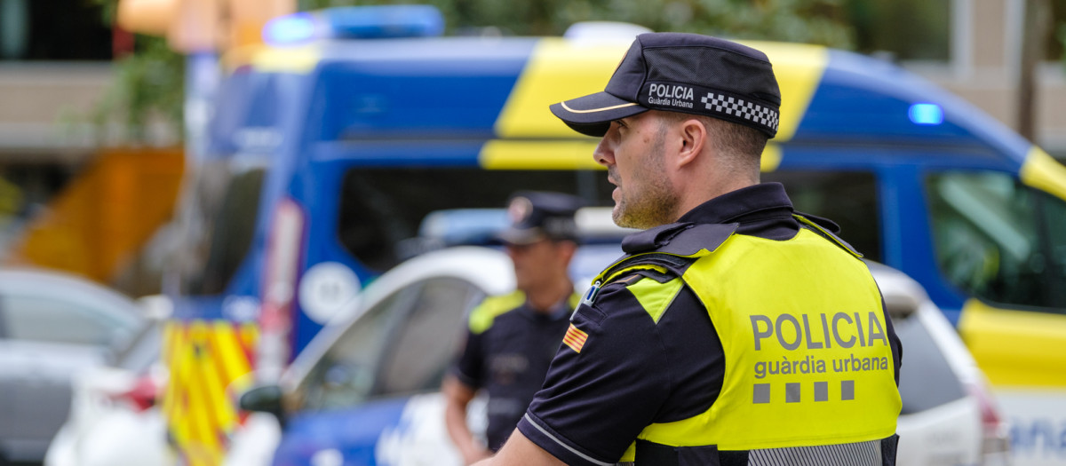 Un agente de la Guardia Urbana de Barcelona