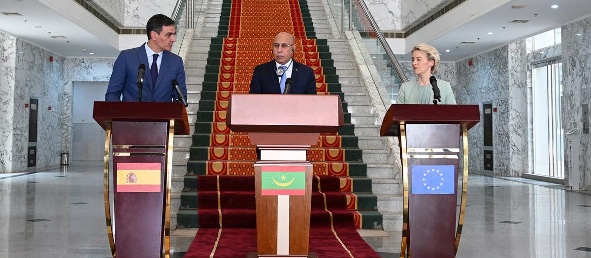 Sánchez y Von der Leyen junto al presidente de Mauritania, el pasado febrero