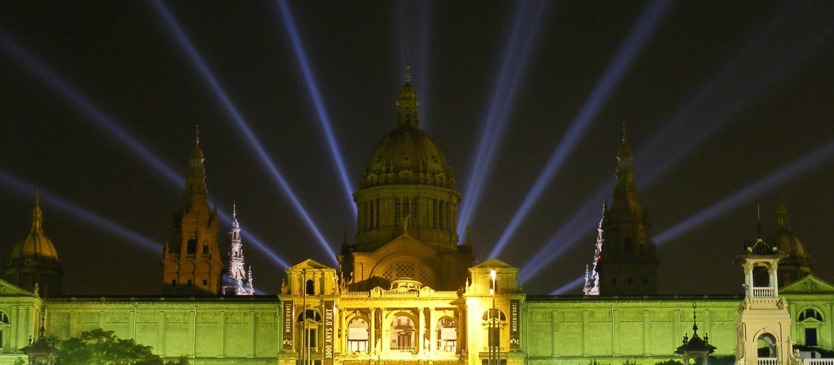 El Museu Nacional d'Art de Catalunya (MNAC) de noche