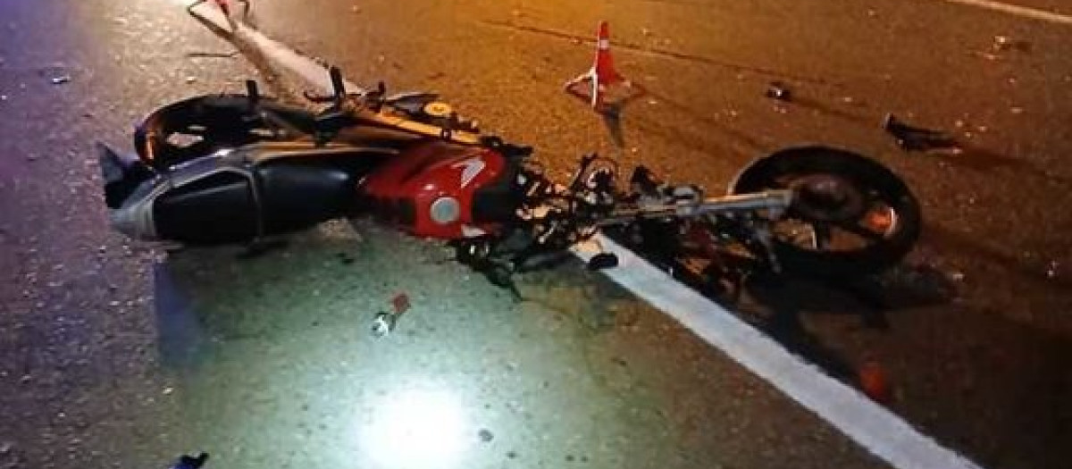 La moto accidentada en la parroquia redondeada de Cesantes (Pontevedra)