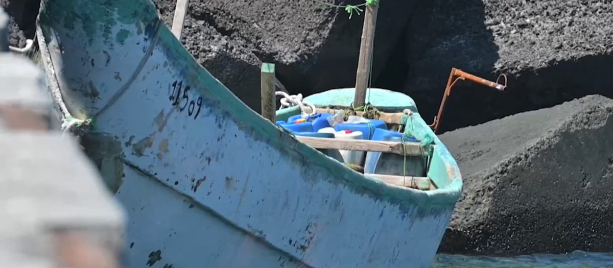 La embarcación en la que ha llegado casi medio centenar de inmigrantes a El Hierro