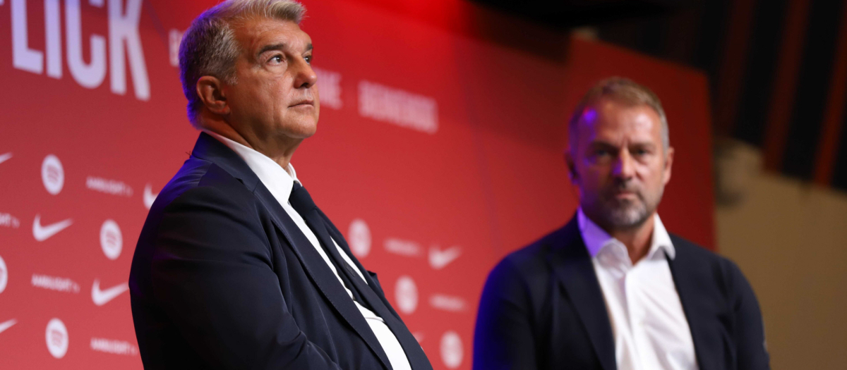 Flick y Laporta durante la presentación del entrenador alemán