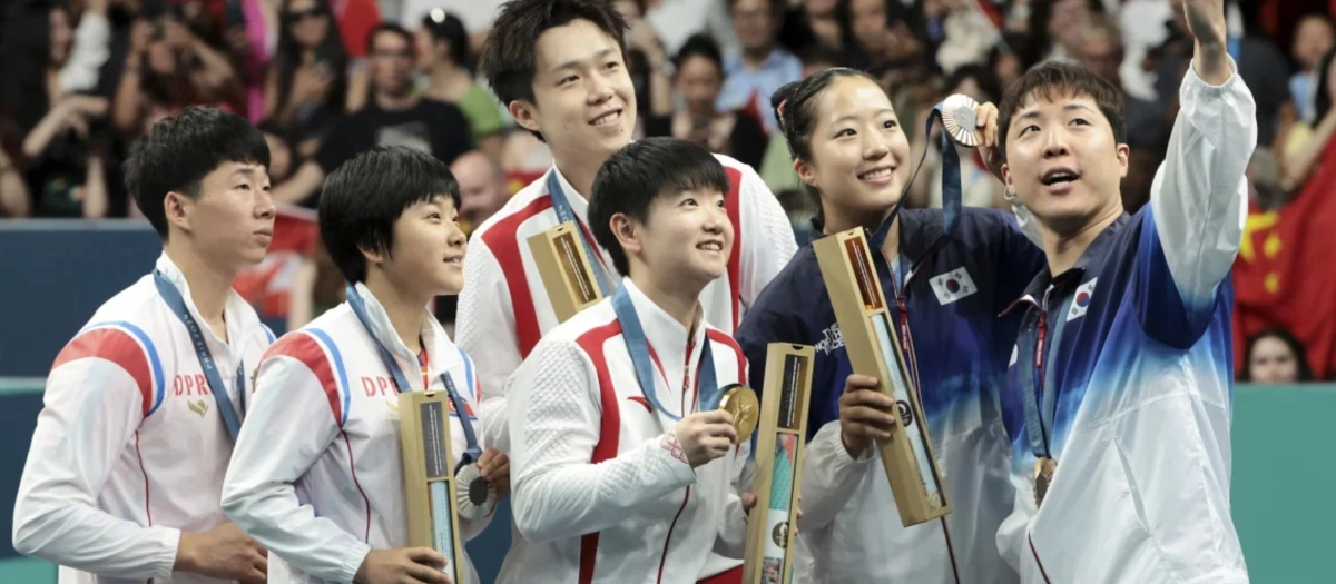 El selfie de los deportistas surcoreanos, chinos y norcoreanos en ping pong