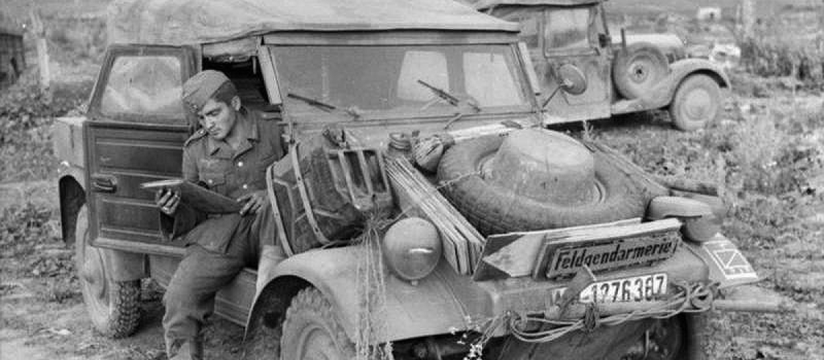 Volkswagen Kubelwagen con un bidón modelo Wehrmacht-Einheitskanister, durante la operación "Ciudadela". Rusia, 1943