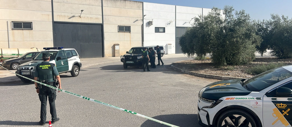 Imagen de la Guardia Civil de Córdoba en busca del cuerpo de Ángeles Zurera