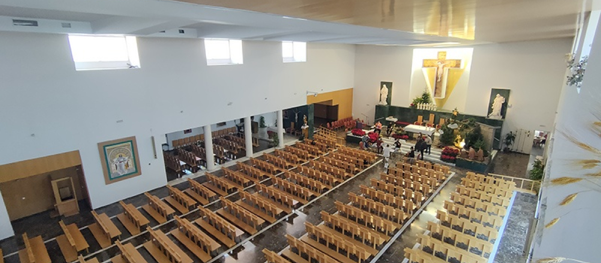 Interior de la parroquia de Santa Rafaela María