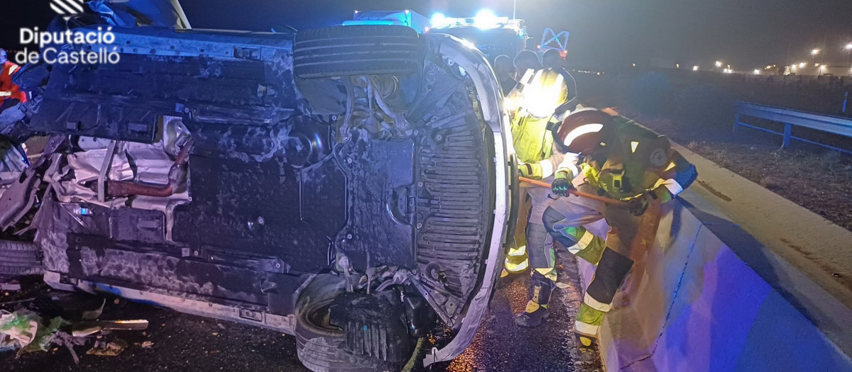 Un menor muerto y 14 heridos en un accidente de tráfico entre tres ...