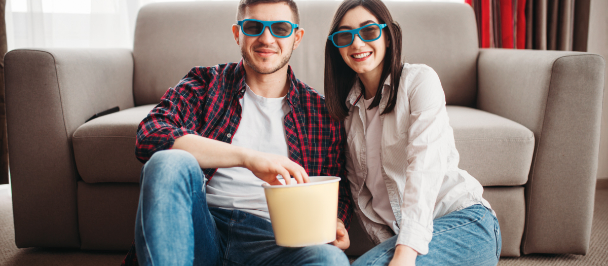 Pareja viendo la televisión