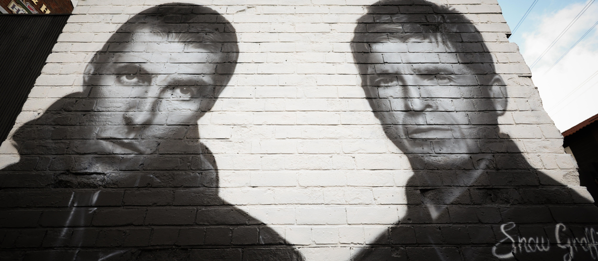 Mural de Liam y Noel Gallagher en Manchester