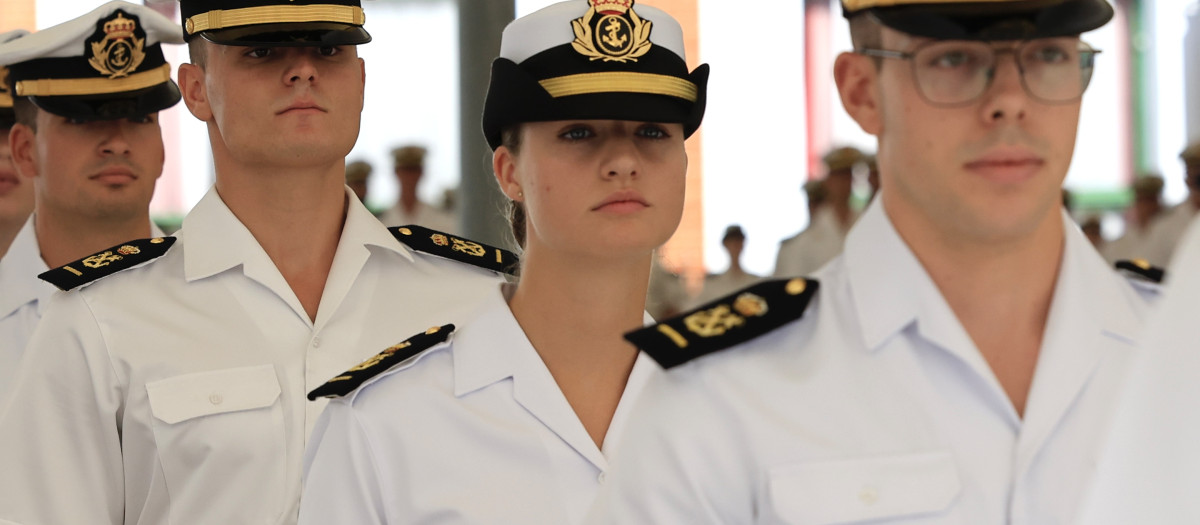 Así ha sido el primer día de la Princesa Leonor en la Escuela Naval y su primera salida al mar