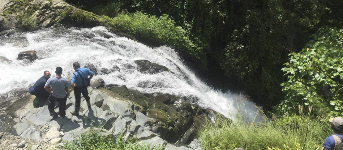 Las autoridades de Nepal han recuperado este martes el cuerpo sin vida de un turista español que fue hallado en un río, ha afirmado a EFE un portavoz de la Policía nepalí, quien añadió que están buscando a otra turista española desaparecida que viajaba con él. EFE/ Bharat Man Gurung? Portavoz De La Municipalidad Rural De Annapurna SOLO USO EDITORIAL/SOLO DISPONIBLE PARA ILUSTRAR LA NOTICIA QUE ACOMPAÑA (CRÉDITO OBLIGATORIO)