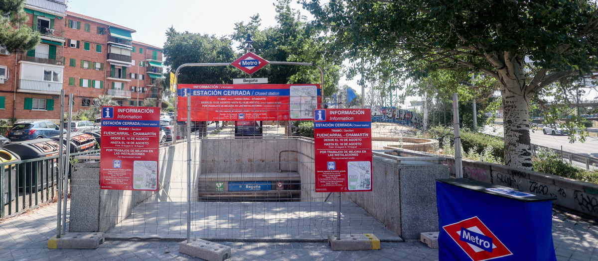 Estación de metro de Begoña cerrada durante las obras de la línea 10 de Metro entre las estaciones de Chamartín y Fuencarral,