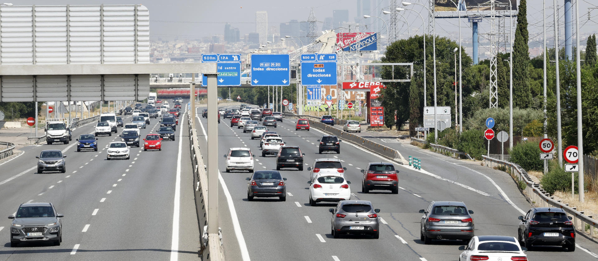 Tráfico en la A-4 en dirección Madrid durante la operación retorno de vacaciones, este domingo 1 de septiembre