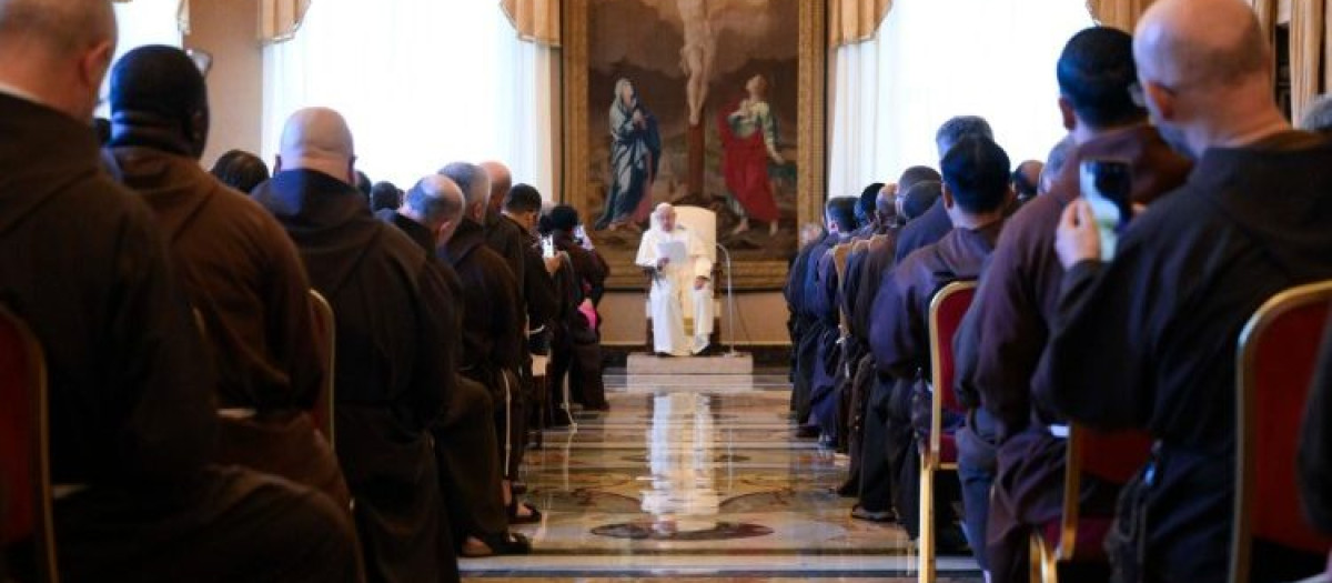 El Papa Francisco durante su audiencia con los capuchinos