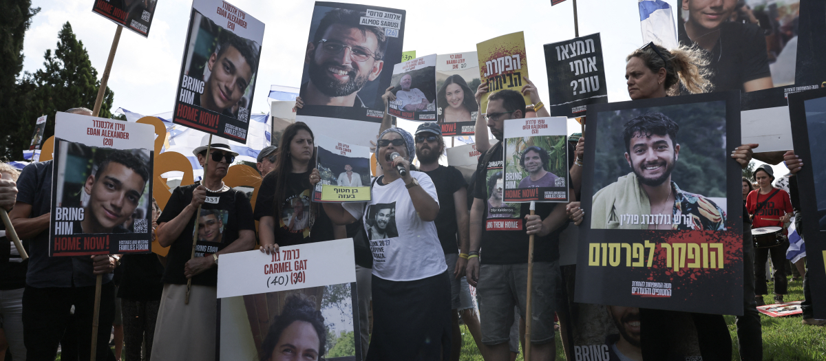 Familiares y partidarios de los rehenes israelíes tomados cautivos en la Franja de Gaza