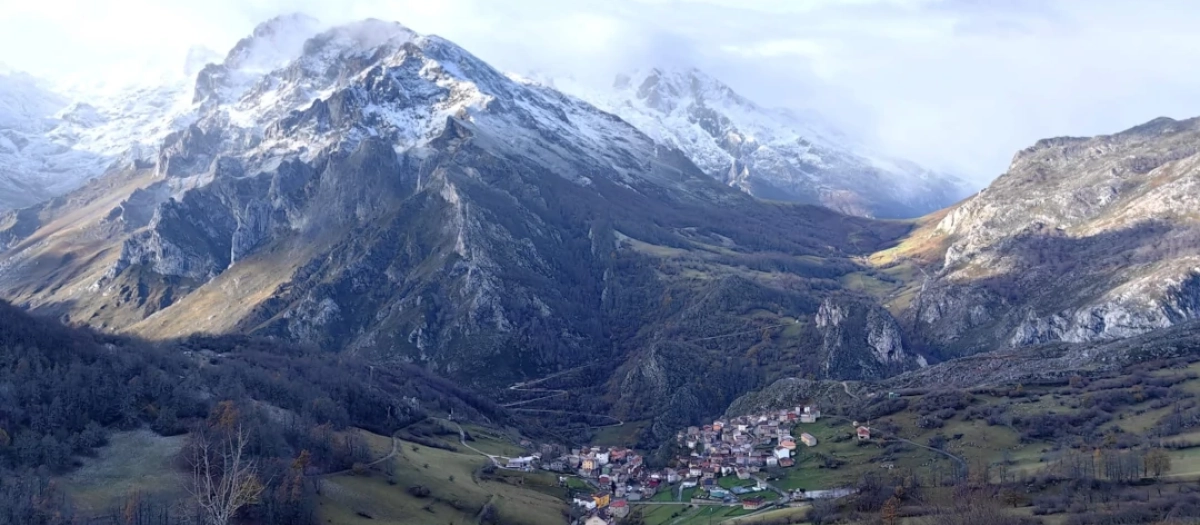 Imagen aérea de Sotres, en Cabrales (Asturias)