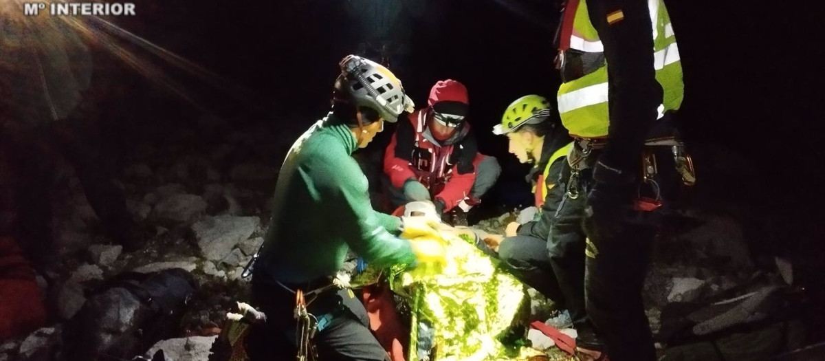 Rescatan a un montañero con traumatismo craneoencefálico al caer en el glaciar del Aneto (Huesca
POLITICA SOCIEDAD
GUARDIA CIVIL