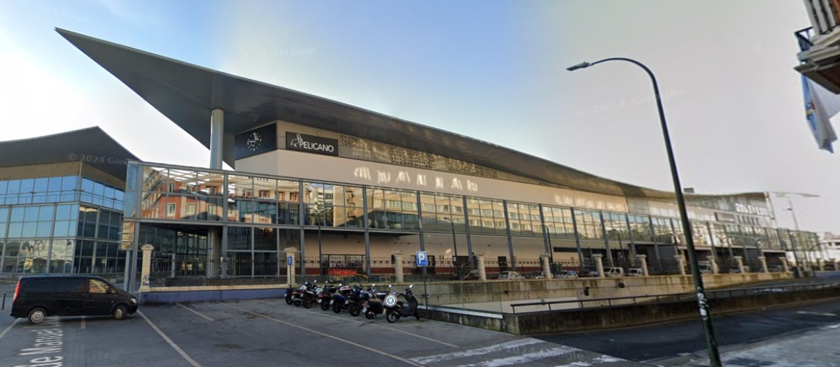 Antiguo centro comercial de Los Cantones Village, en La Coruña