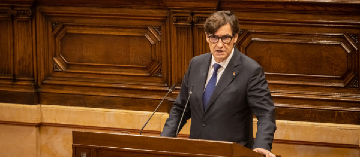 El presidente de la Generalitat, Salvador Illa, durante su comparecencia en el Parlament