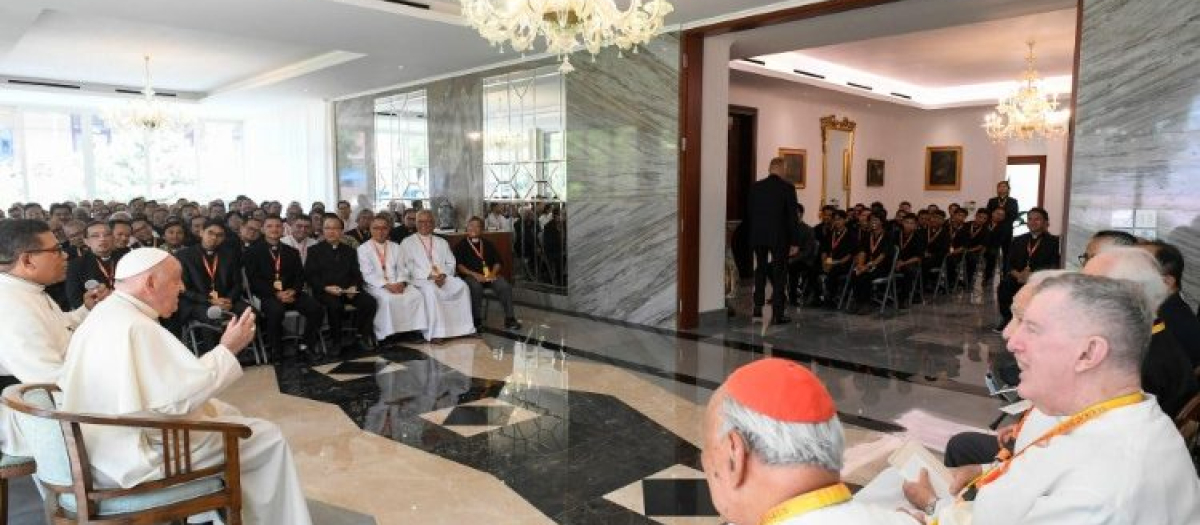 El Papa Francisco en su audiencia privada con los jesuitas de Indonesia