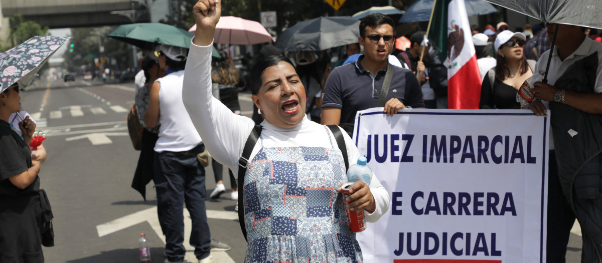 Trabajadores del poder judicial y estudiantes se manifestaron en contra de la reforma impulsada por el oficialismo (México)