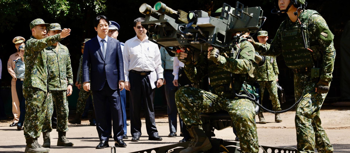 El presidente de Taiwán, William Lai, visita a las tropas acantonadas en la base de Penghu