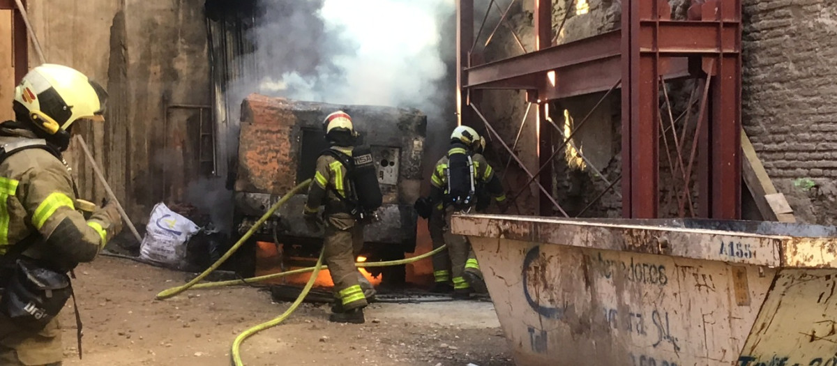 Las unidades en el lugar de los hechos finalizando la intervención